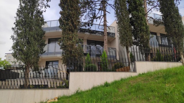 ორი ვილა კრწანისში, თბილისი